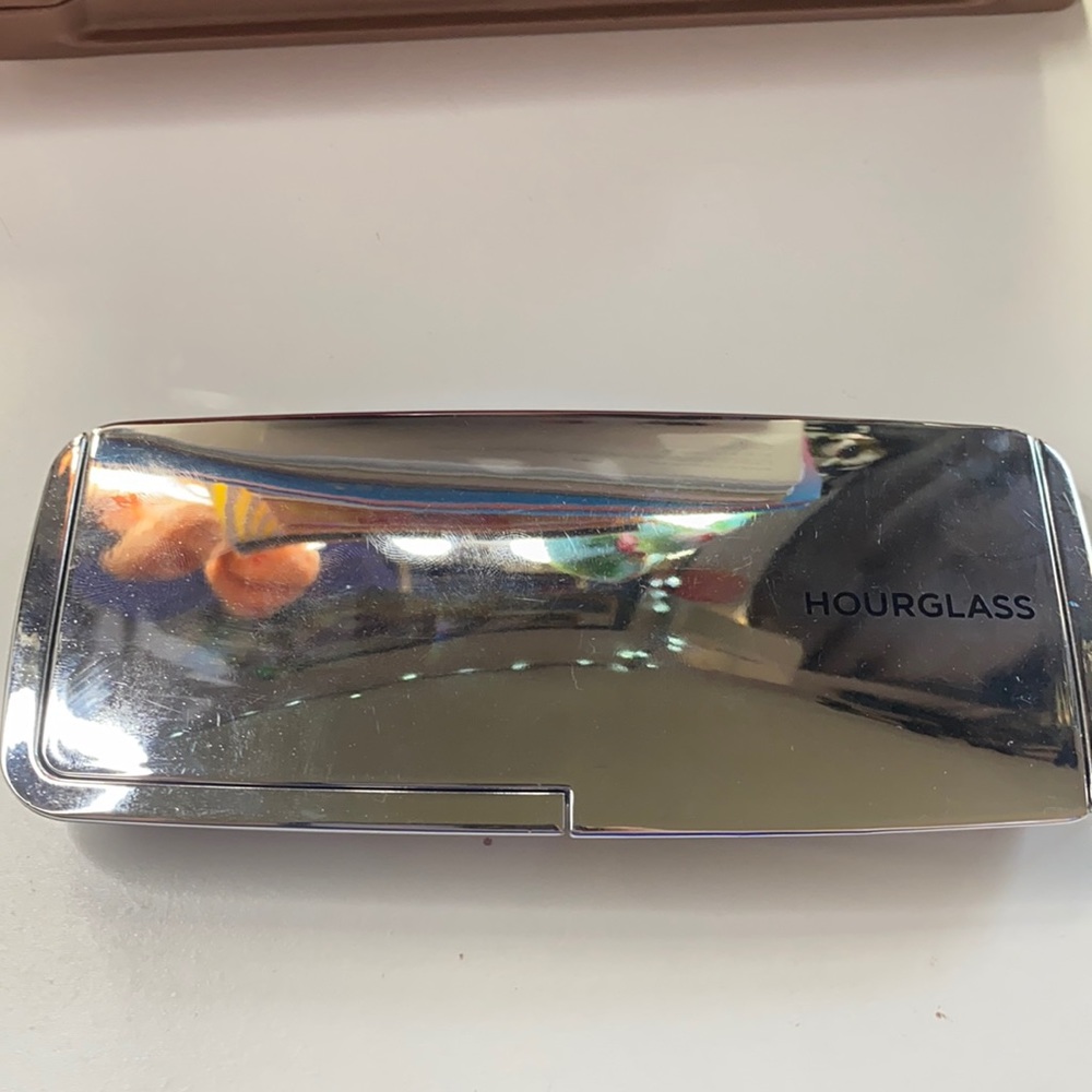 Hourglass ambient highlight Pallete